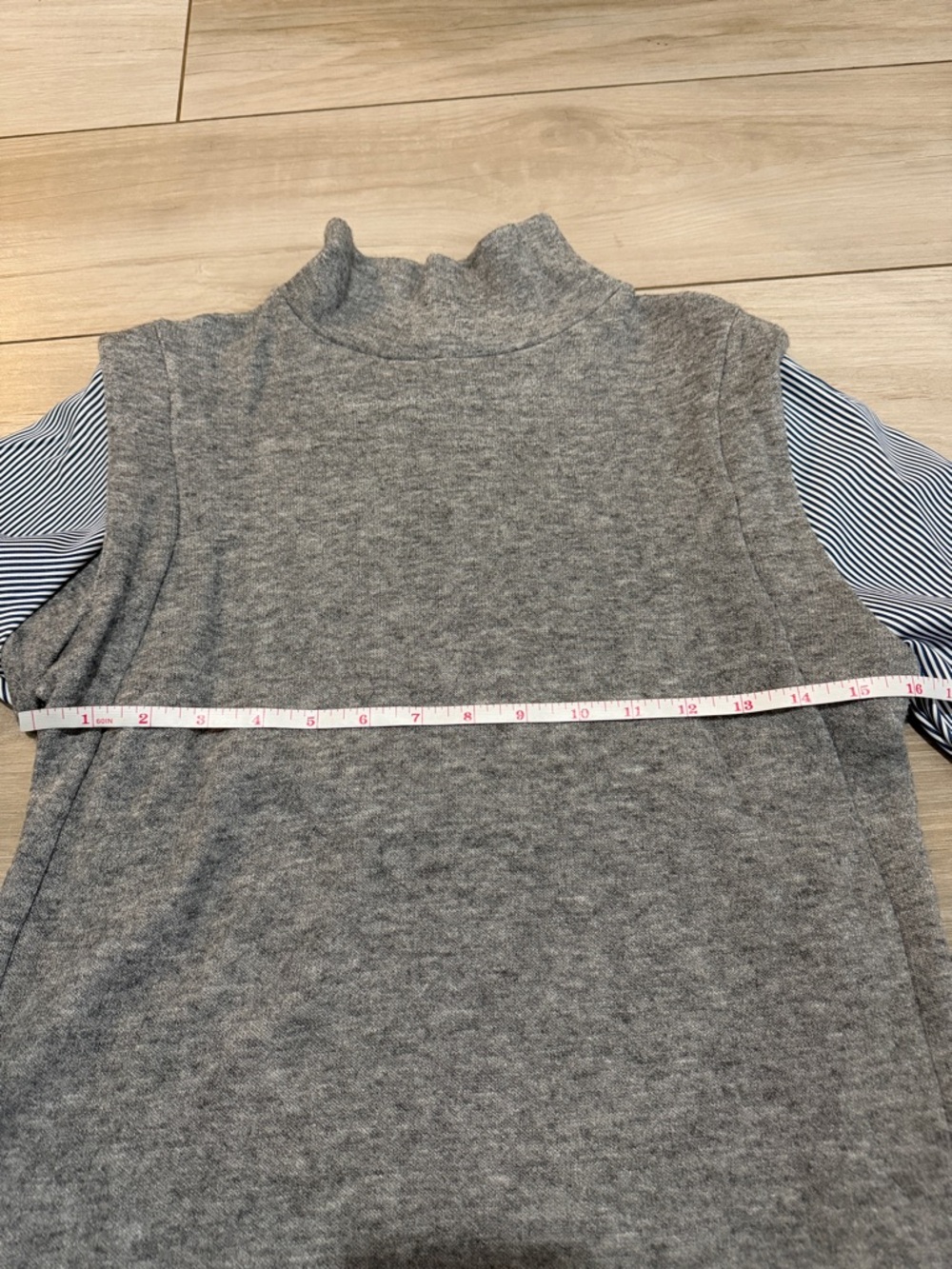 DREW Gray Mixed-Media Mock Neck Top with Striped Sleeves XS - Picture 5 of 8